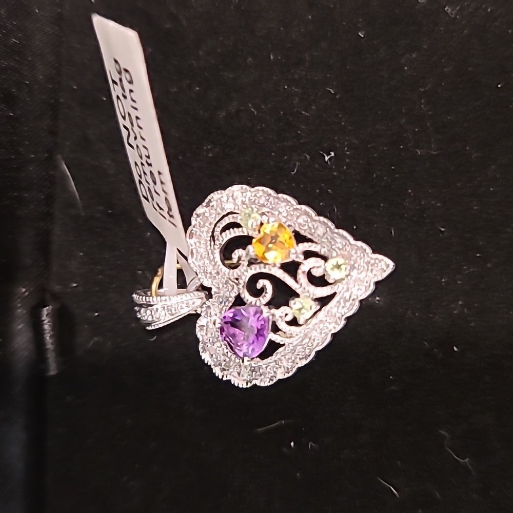 Heart pendant NWT